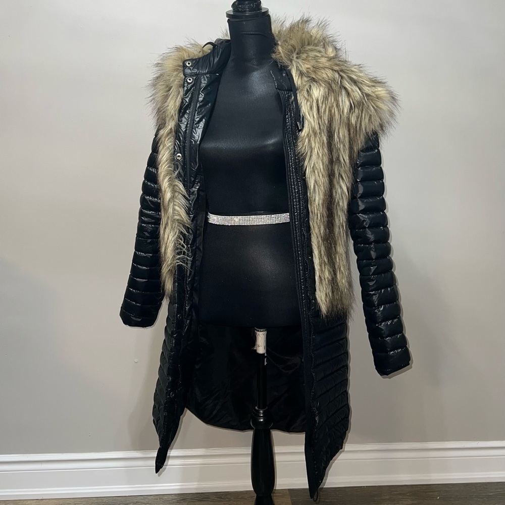 SNOWMAN NY Dual Puffer Jacket and Vest Size US Small

Purchase Price $750 + HST